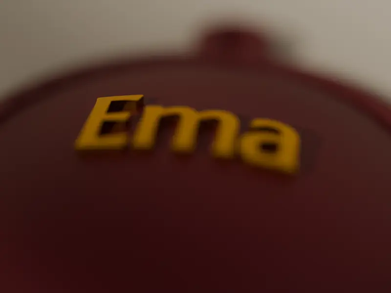 Izbliza zlatno ime Ema na bordo Kupoli