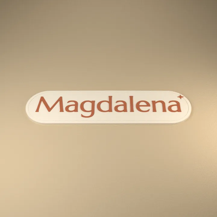 Ploča u boji slonovače s imenom Magdalena u terakoti i malom zvijezdom